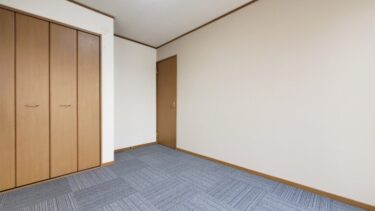 ニトリ タイルカーペットがずれる理由と防止のコツ